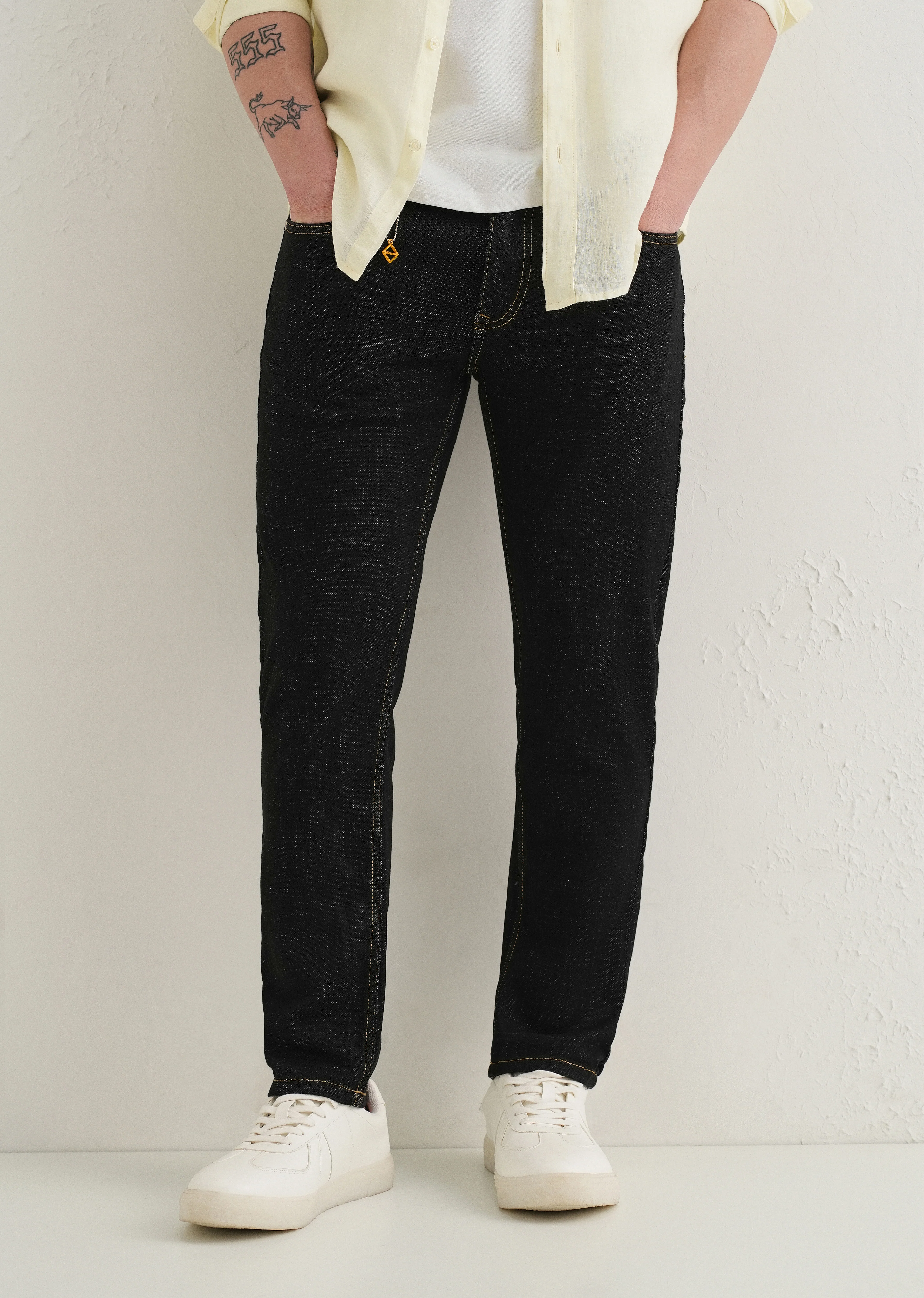 Black Mid Rise Carrot Fit Jeans
