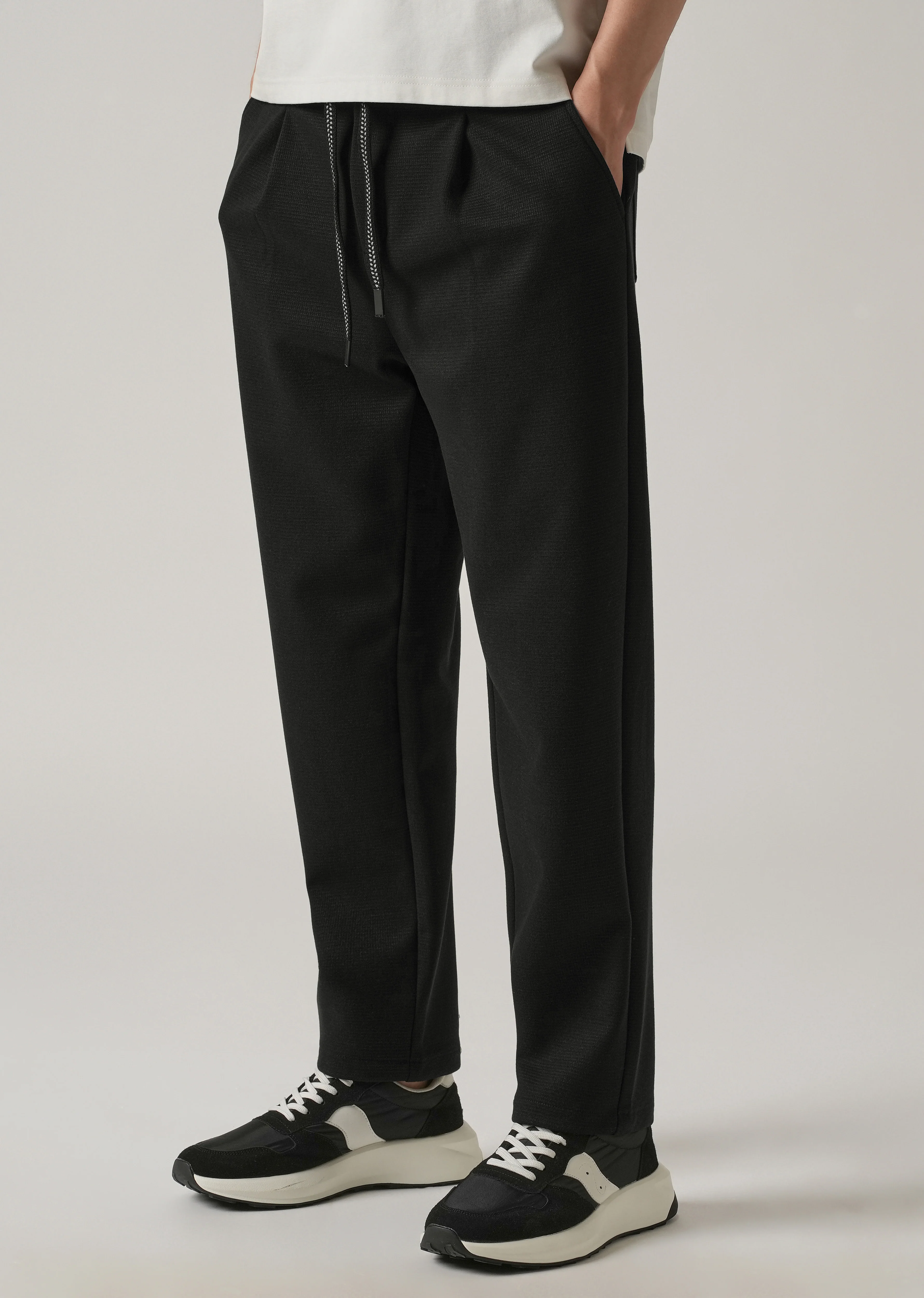 Black Textured Pleated Drawstring Pant