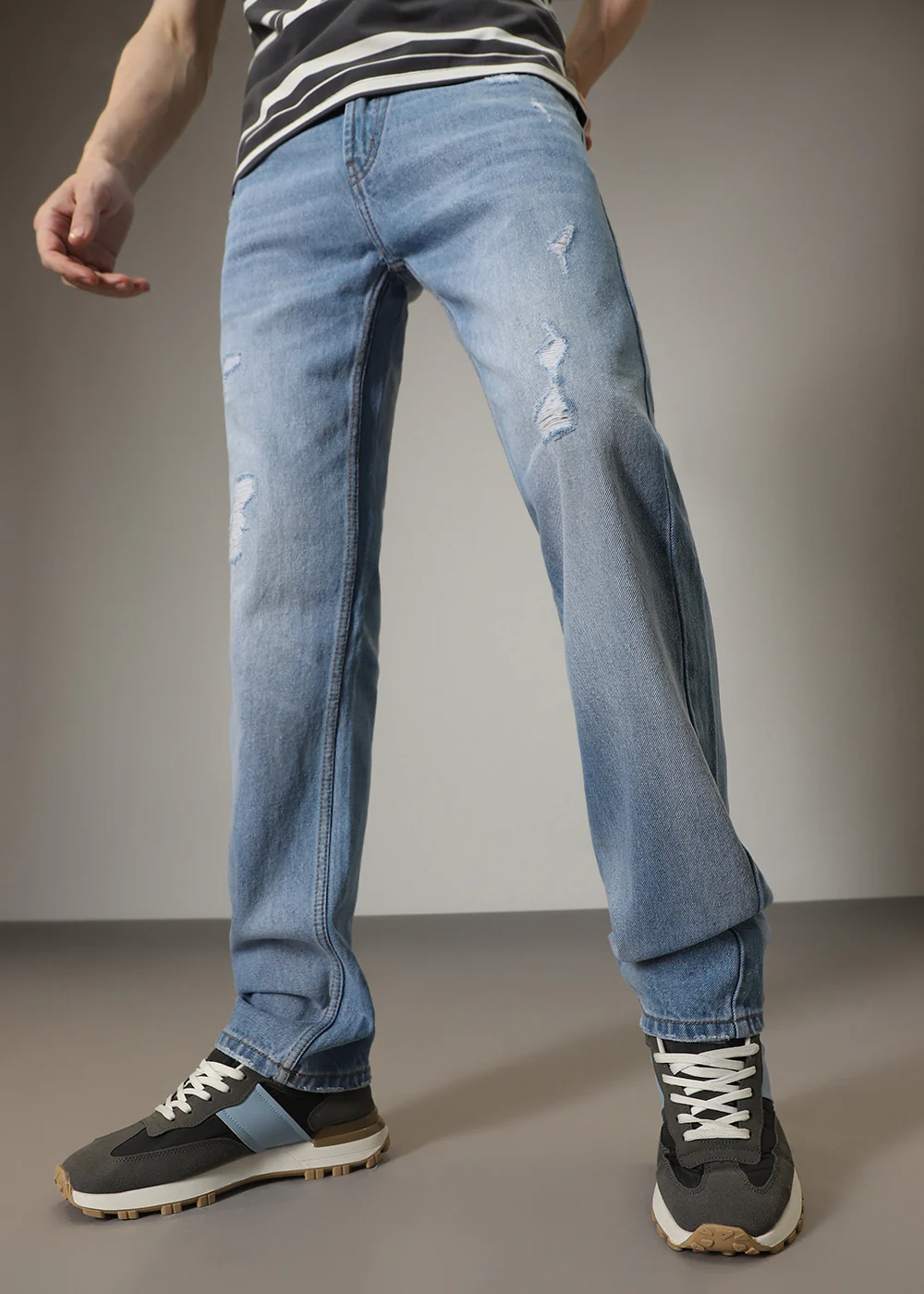 Carter Ripped Blue Straight fit Jeans - Image 3