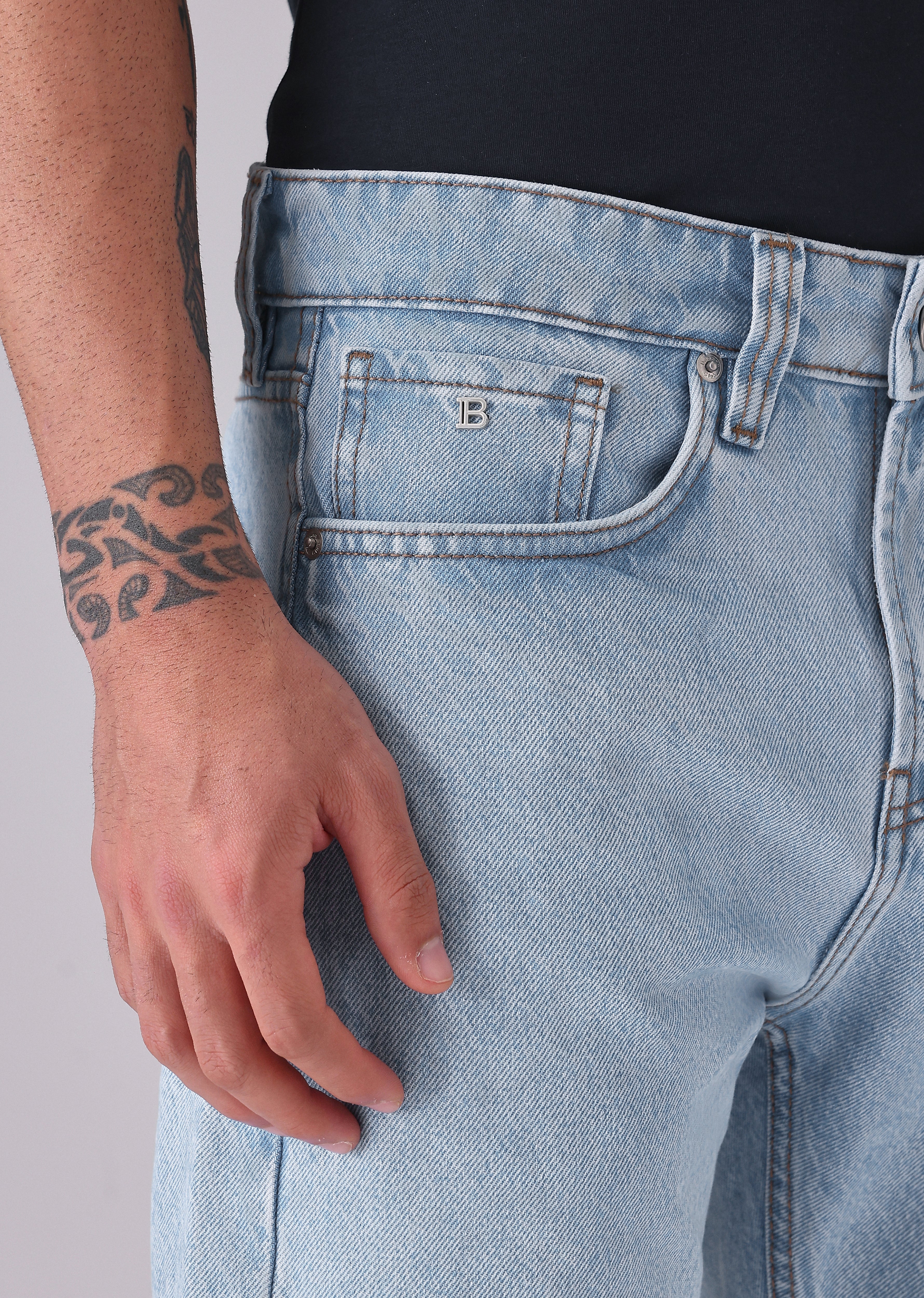 Light Wash Carrot Fit Jeans - Image 5