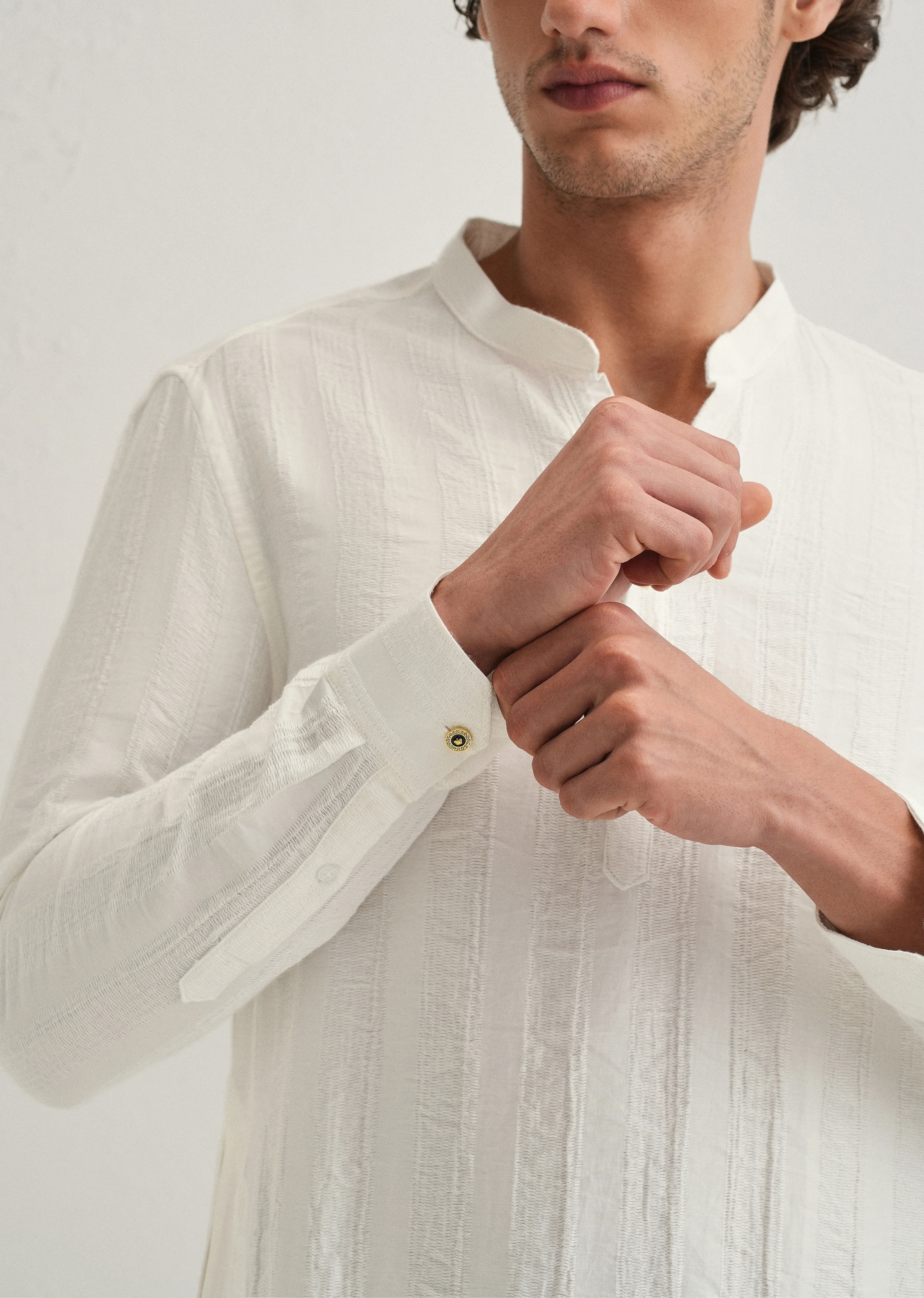 White Textured Vertical Stripe Kurta - Image 4